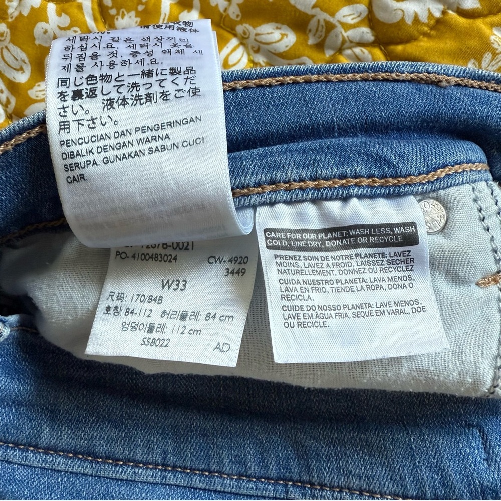 Levis High Rise Shorts - Picture 4 of 5